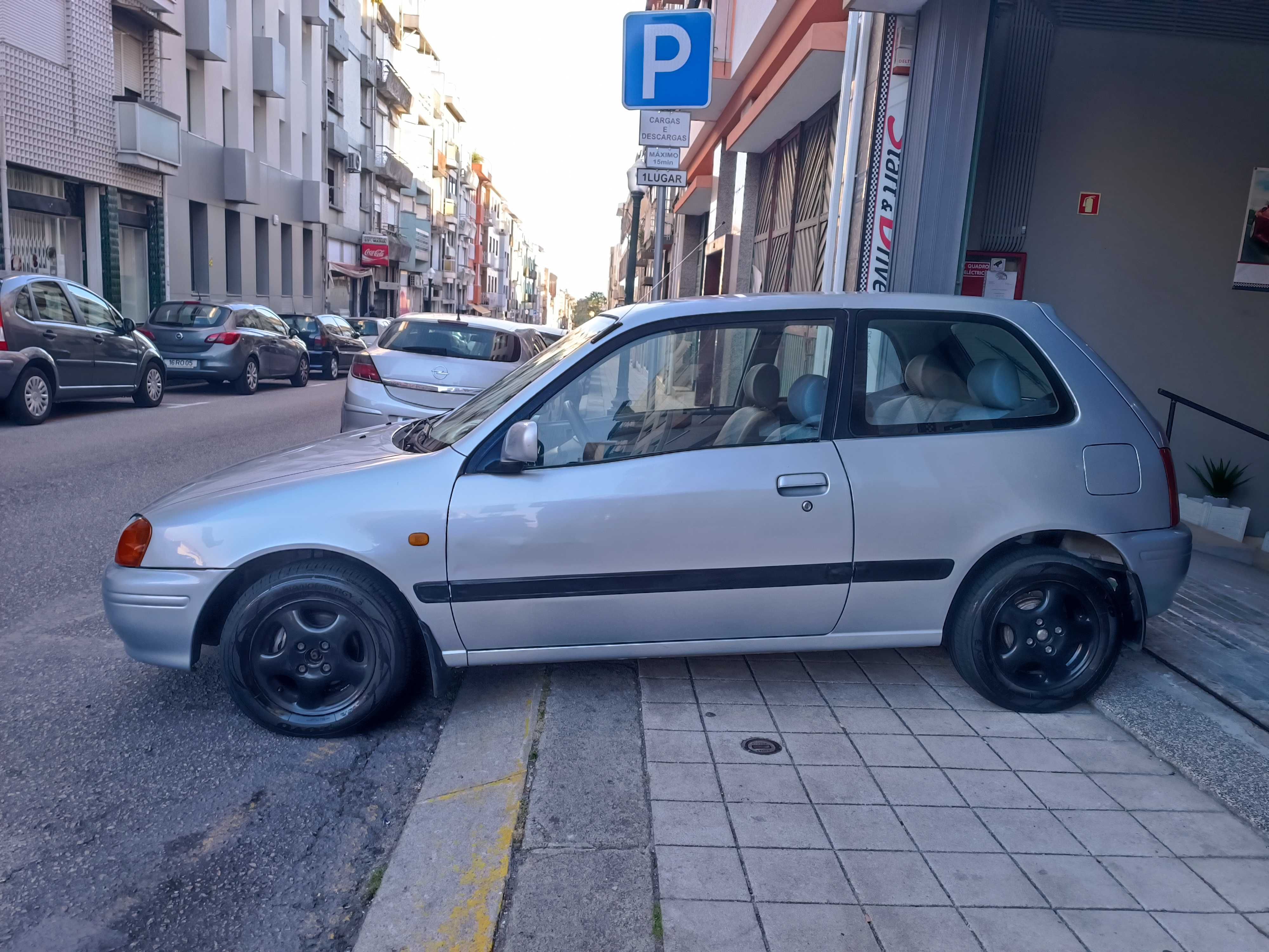 TOYOTA STARLET 1.3i 3 portas