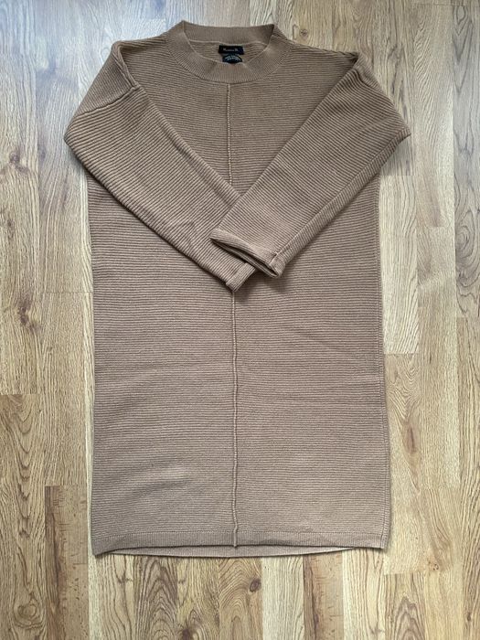 Suknia dzianinowa firmy Massimo Dutti