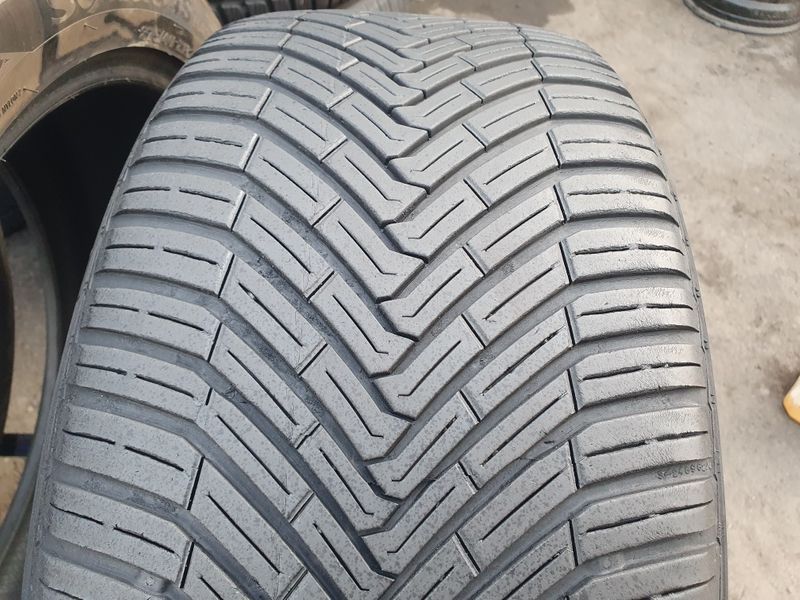 Continental allseasoncontact 245/45/18 100Y rok 2020 5mm.