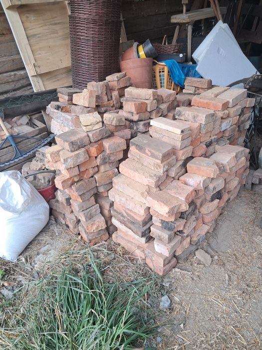 Stare cegły z pieca kaflowego