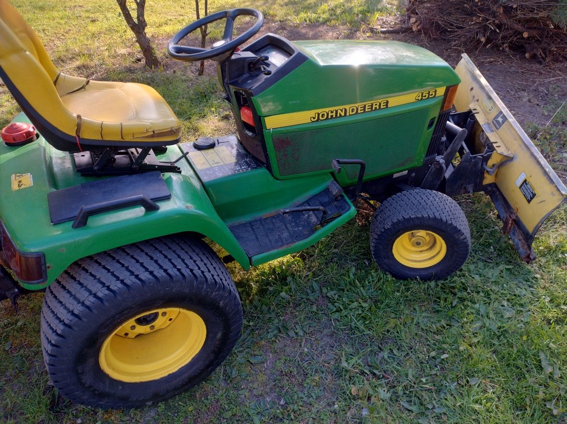 Traktorek komunalny John Deere 455 3 cyl diesel z pługiem z rozsiewacz