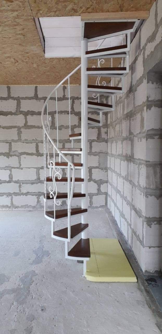 Сходи лестницы гвинтові вінтові перила ступені