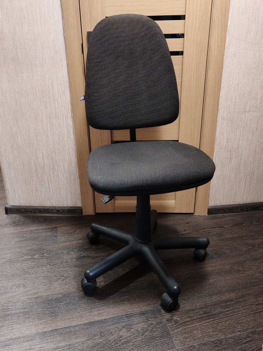 Компьютерное офисное тканевое кресло