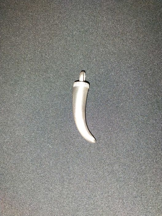 Sprzedam srebrny ząb próba 925, długość 6,5cm waga 21,5g