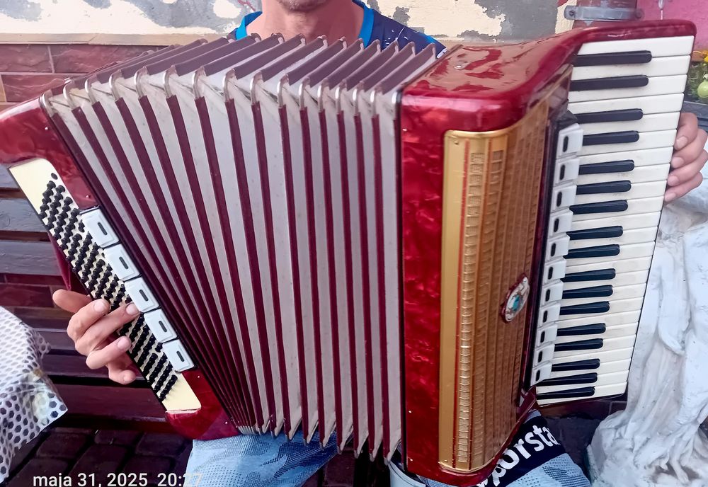 akordeon Weltmeister Gigantilii V 120 basów (czerwony)