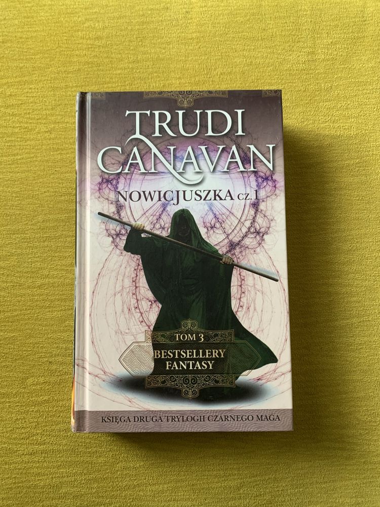 Trudi Canavan, Nowicjuszka cz1.