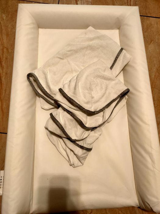Ikea Vadra mata do przewijania plus pokrowce