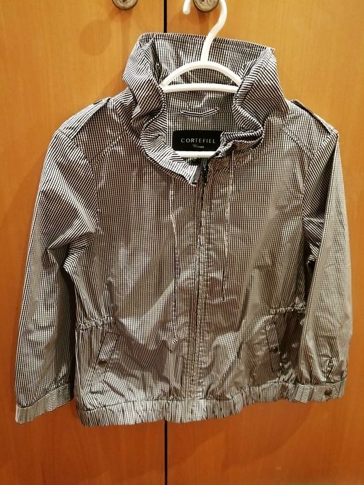 Corta vento Cortefiel branco/preto