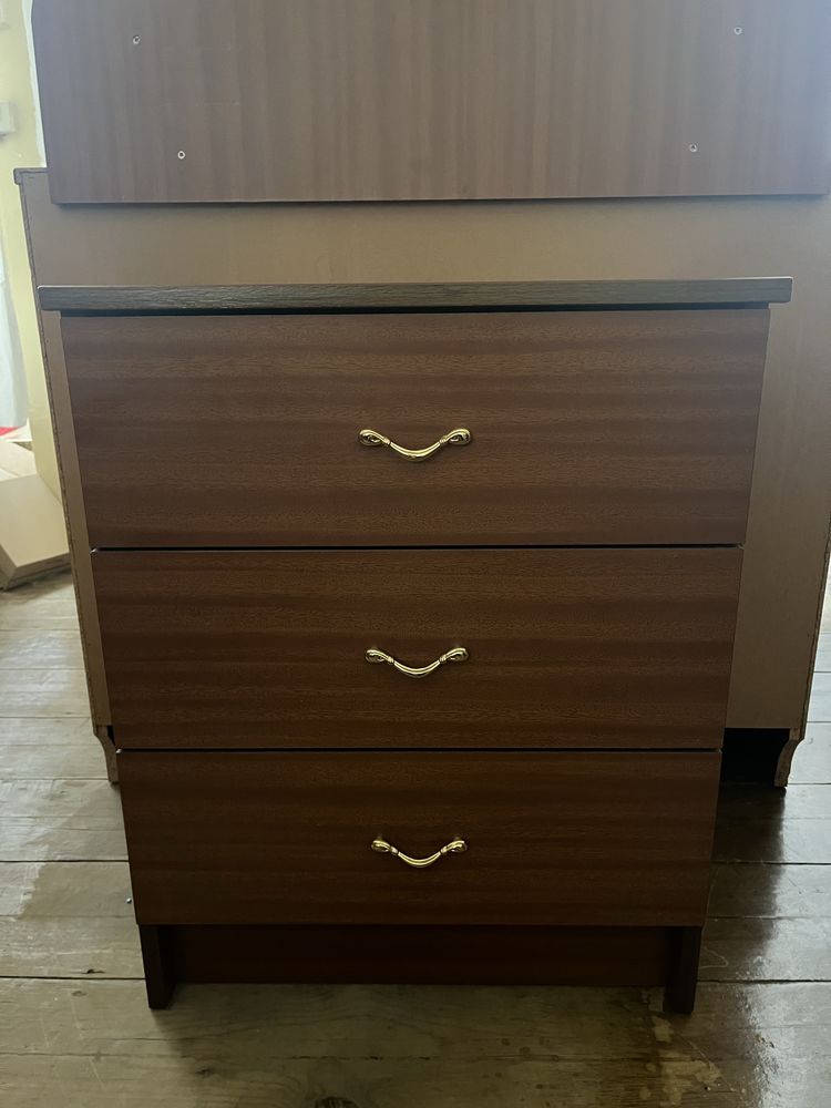 Cómoda e mesa de cabeceira