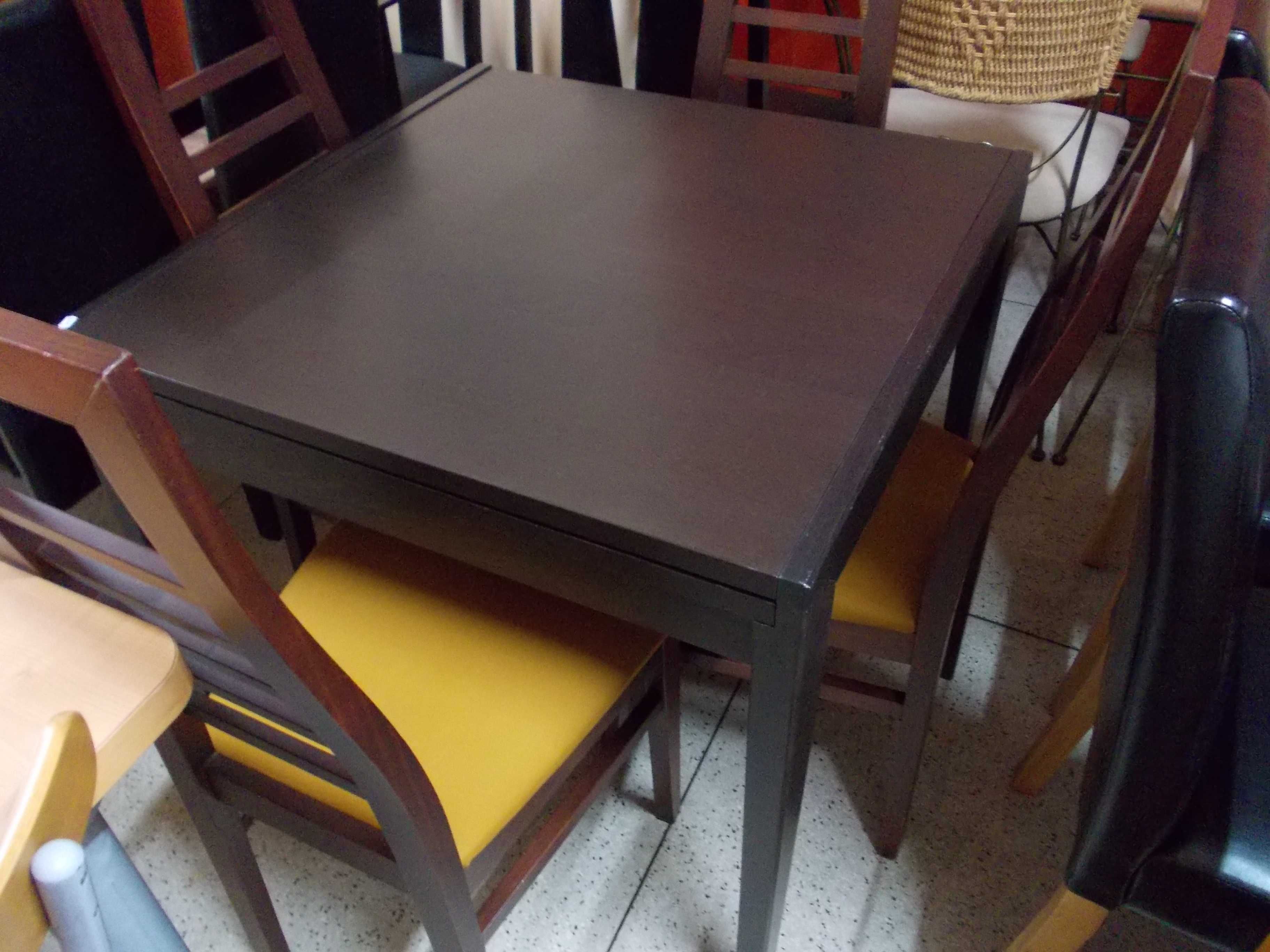 Mesa jantar extensível + 4 cadeiras