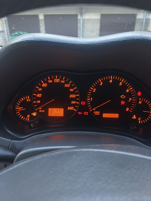 Sprzedam toyota avensis t25 2.0 benzyna