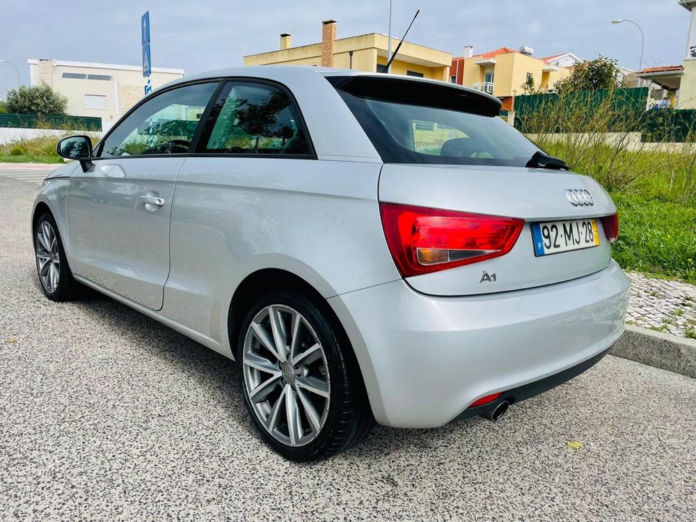 AUDI A1 1.6 TDI 105cv — 2011 | Prata metálico | 219.000km