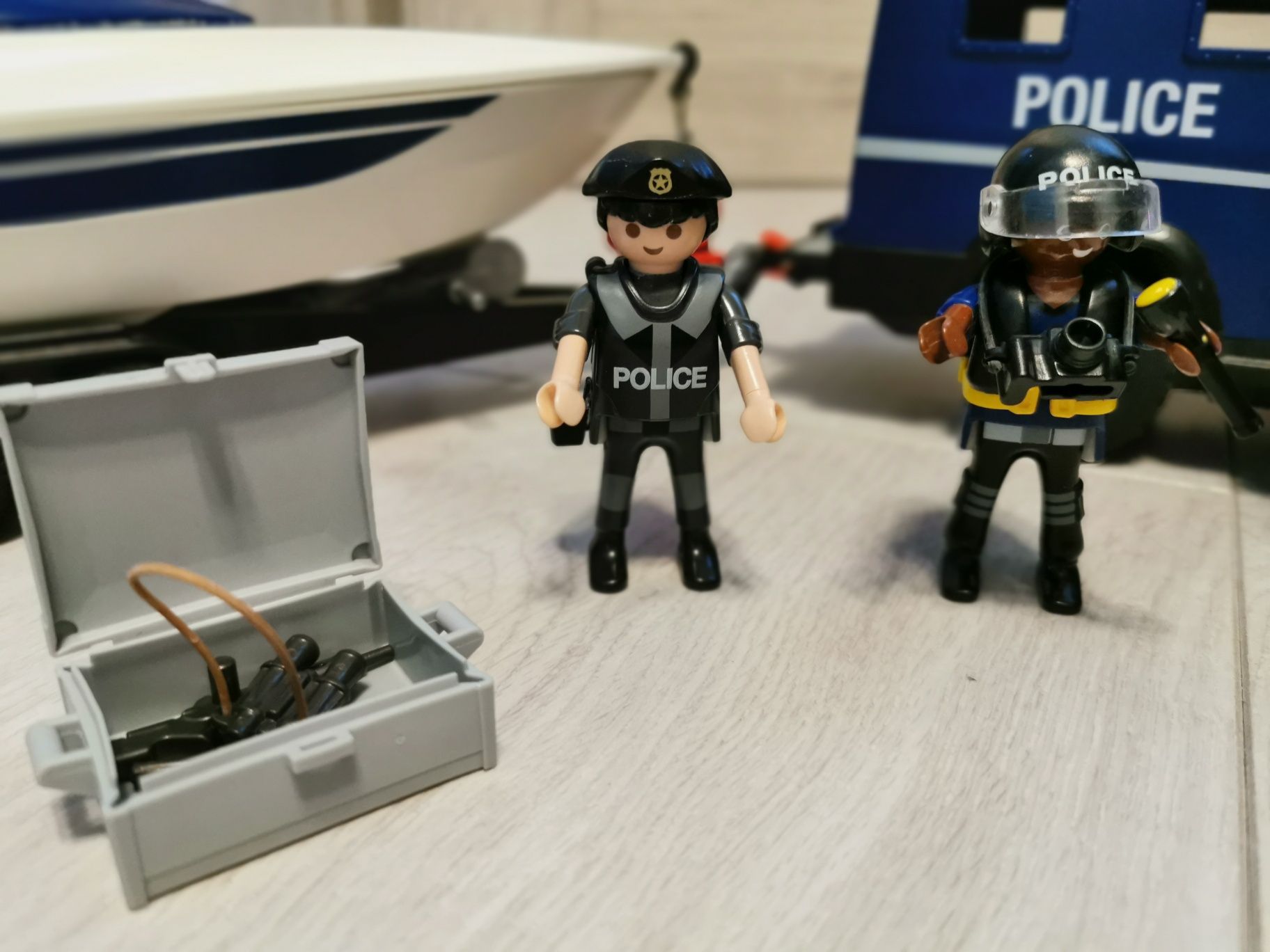 Playmobil 5187 pojazd terenowy policji z motorówka