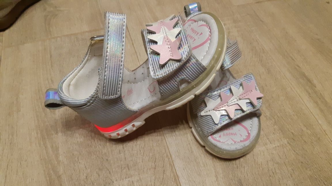 Обув для дівчаток з 1 року