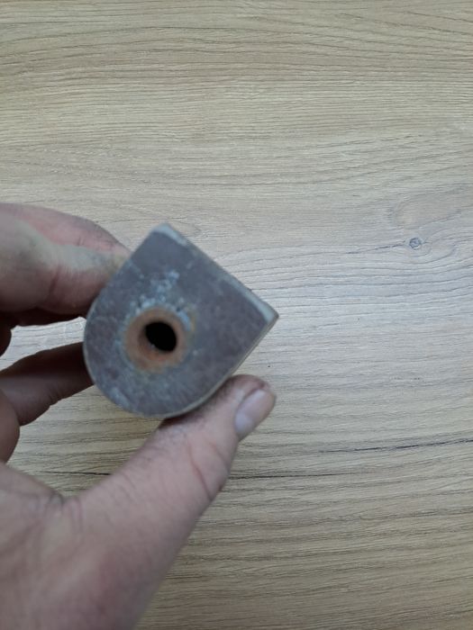 Izolator do rozdzielni mocowanie szyn