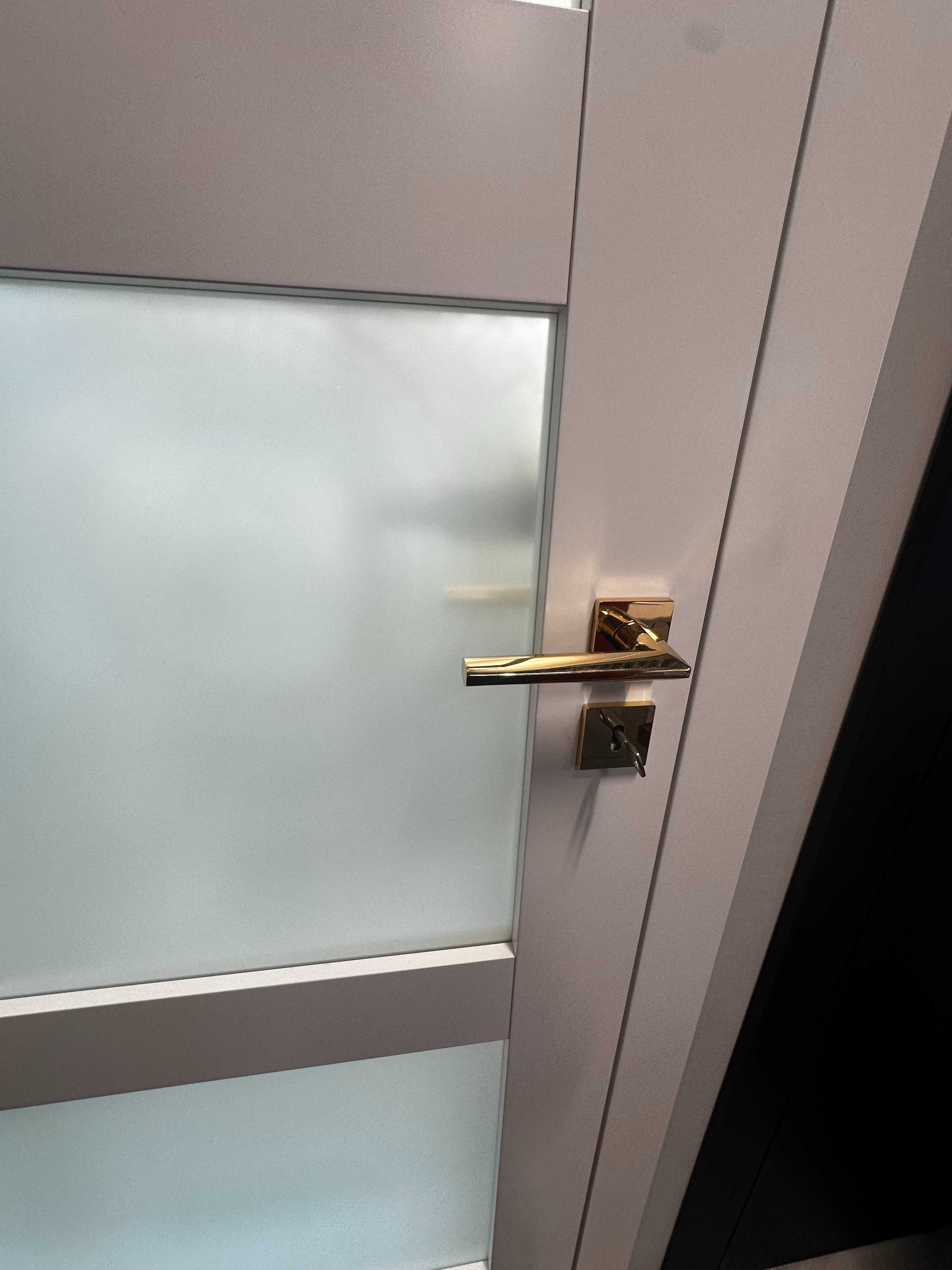 Drzwi bezprzylgowe Porta Grande UVB3  800 Lewe  zamke klucz białe