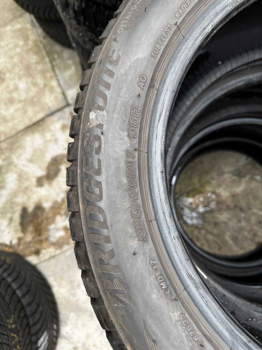 Шини BRIDGESTONE 225/50 R17 98H, Blizzak LM001, зимова резина