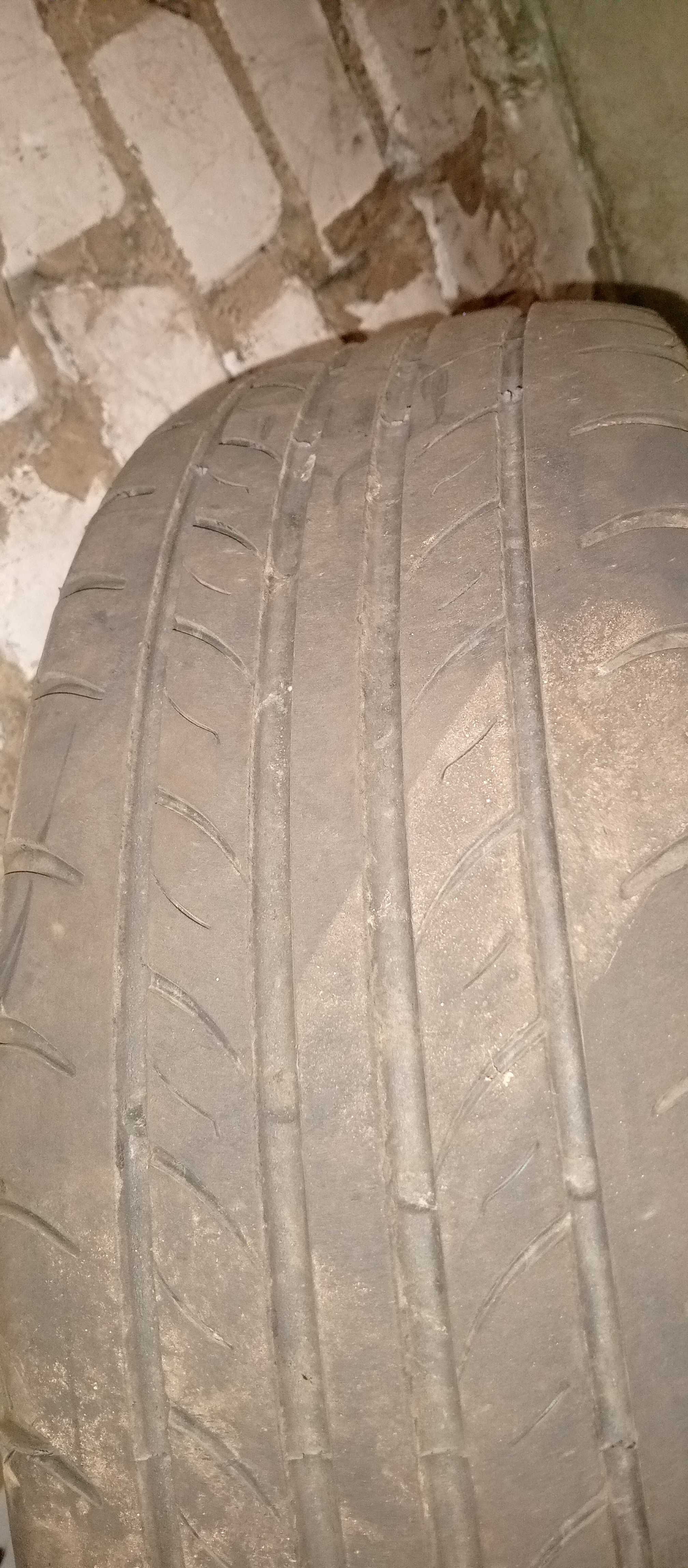 Шины,практически новые, остались после шкоды и тэчика