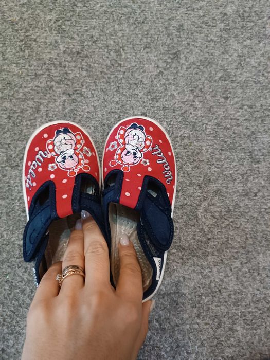 Продам деьскую обувь для садика