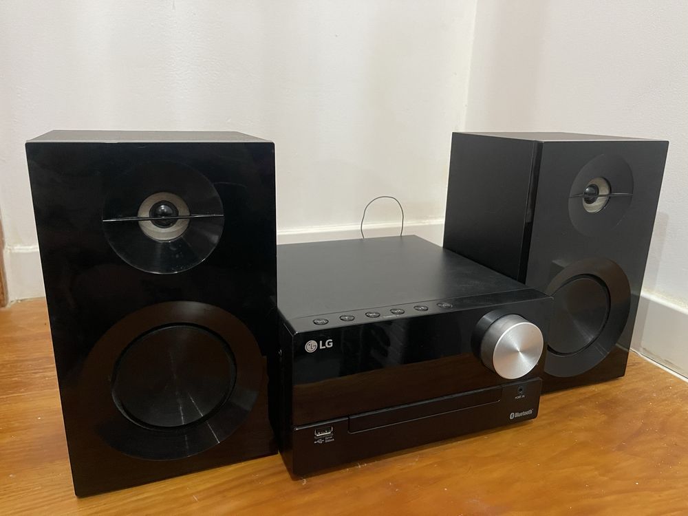 Aparelho de Som LG CM2460 – 100 W – Bluetooth, CD, USB, Rádio FM