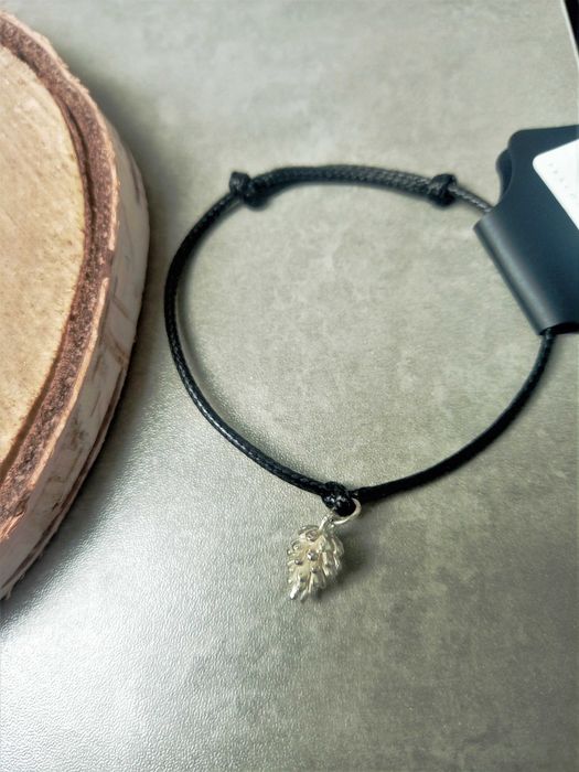 Czarna delikatna bransoletka z szyszką prezent dla niej