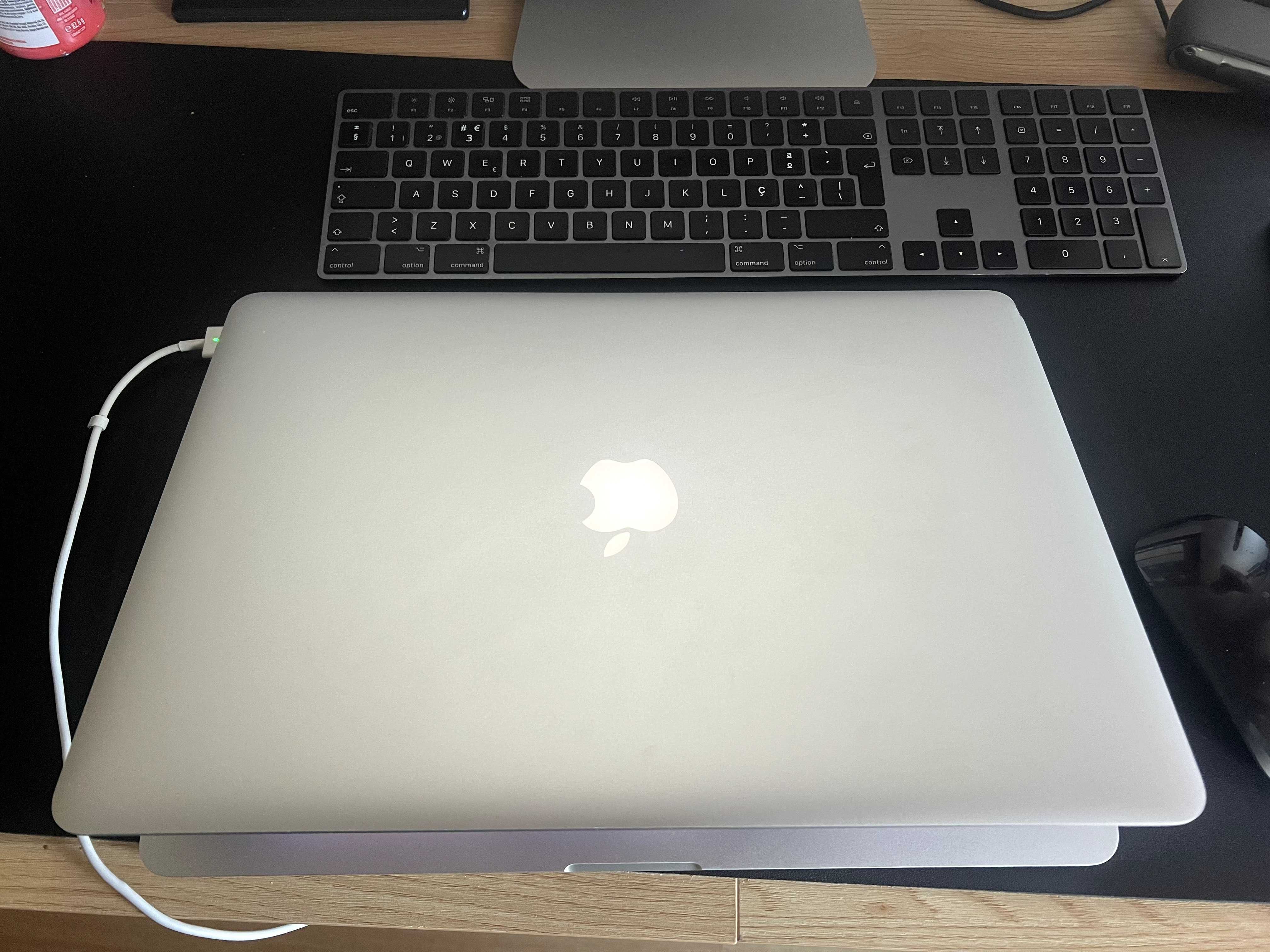 Macbook Pro 15" Mid 2015 (Com duas gráficas)