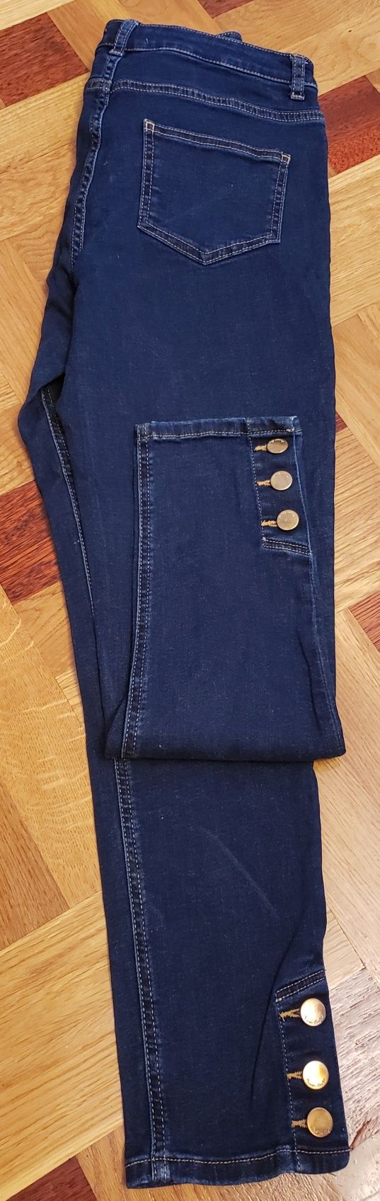 Жіночі джинси  .