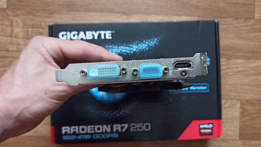 Продам відеокарту AMD Radeon R7 250/ 1GB Gigabyte