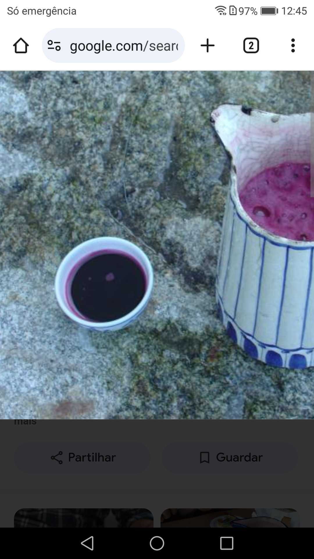 Garrafões de vinho tinto verde