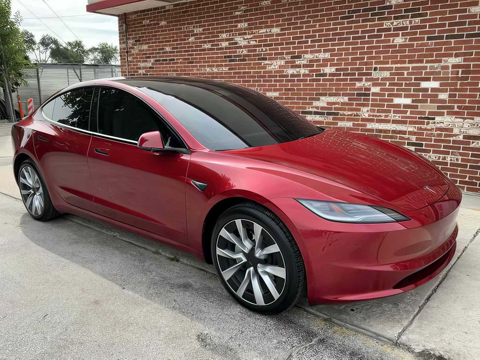 Tesla Model 3      2024