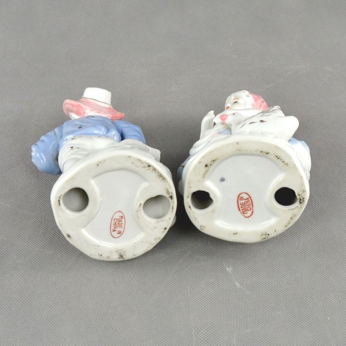 Par de Figuras de menino e Menina em Porcelana da China