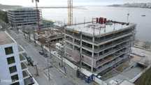 T1+1 Novo c/ Logradouro e 2 Lugares de Garagem na Afurada (Marina)