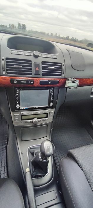Toyota Avensis sedan 2.0 benzyna