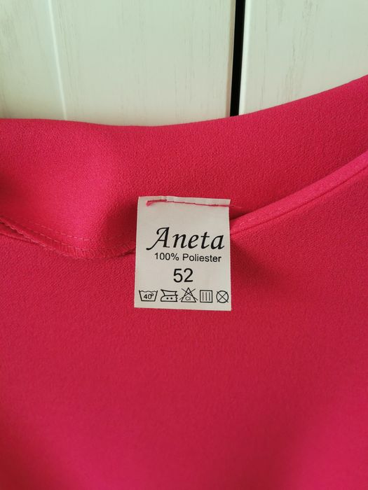 Sukienka plussize trapezowa fuksja firmy aneta