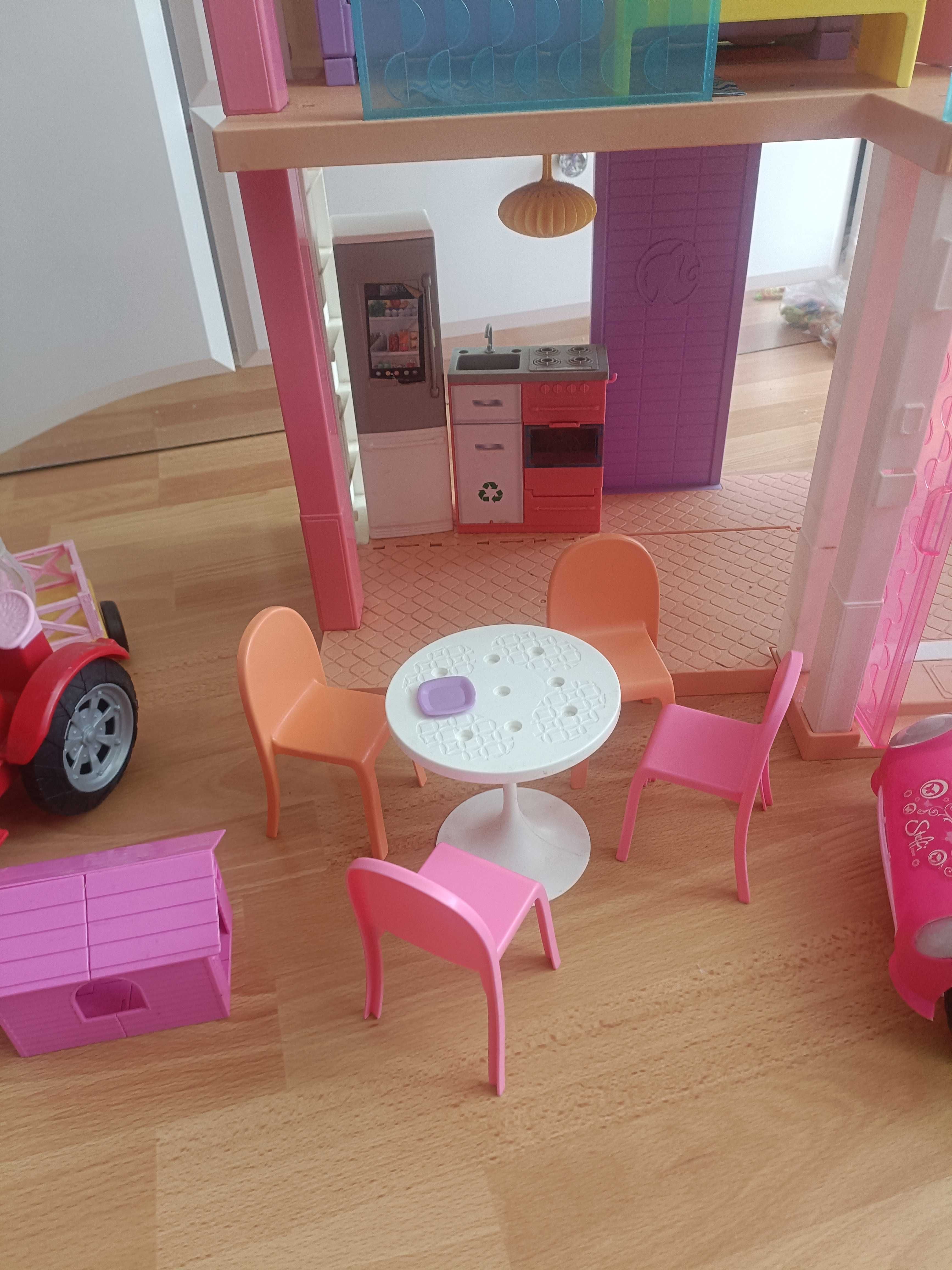 Domek dla lalek Barbie z basenem i windą