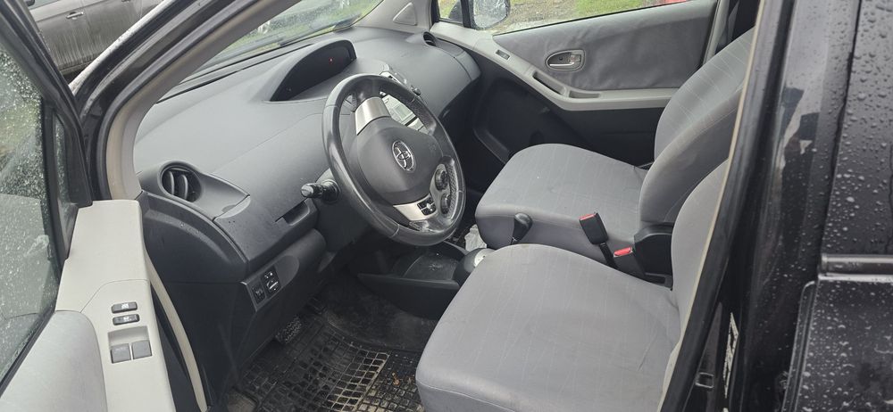 Zderzak  lampa maska klapa 209 Toyota Yaris II silnik 1,3 części