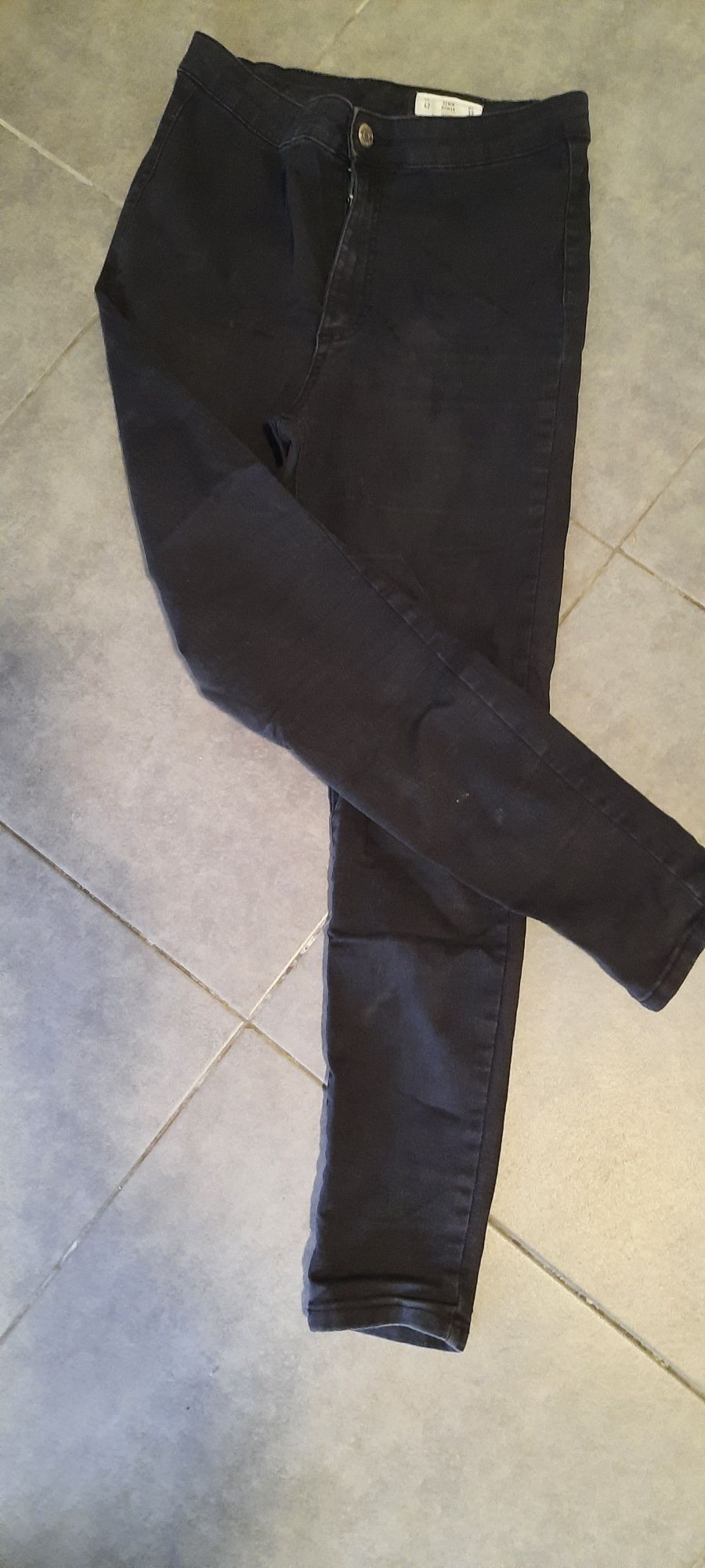 Calça preta com elasticidade
