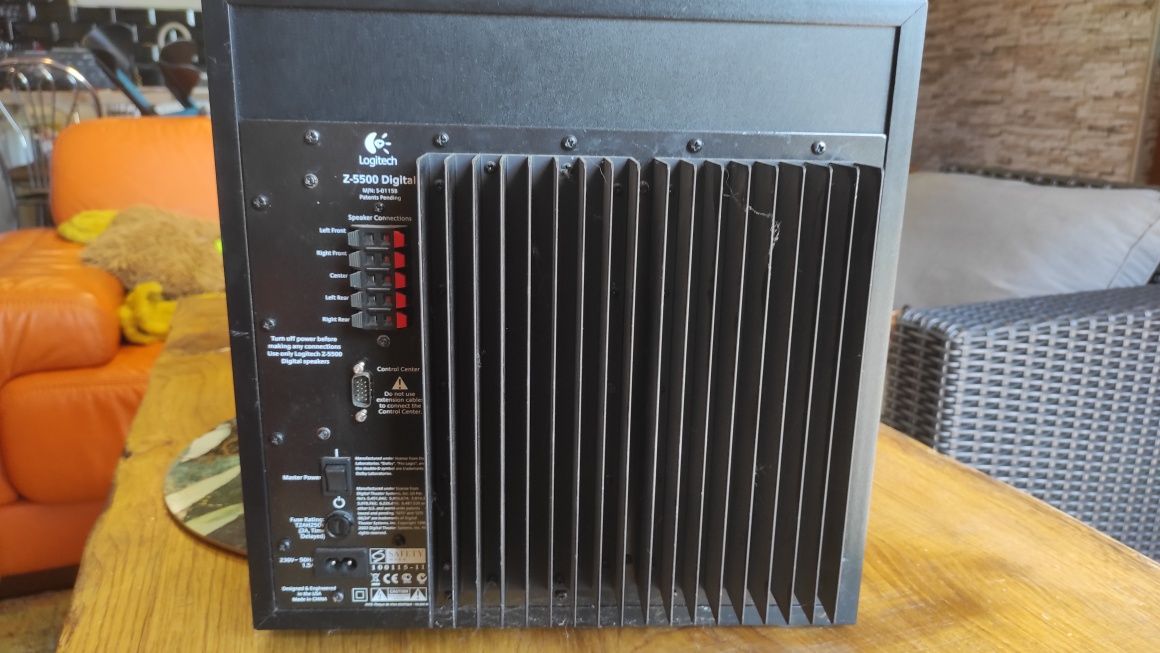 Soobofer subefer Logitech Z-5500 inny