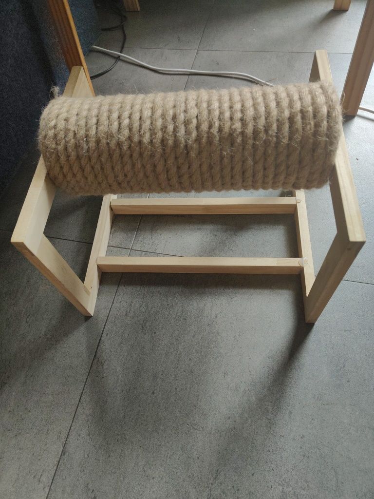 Drapak dla kota kotów.