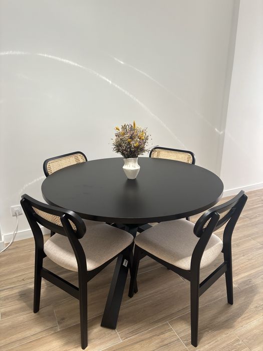 Mesa e Cadeiras - SKLUM