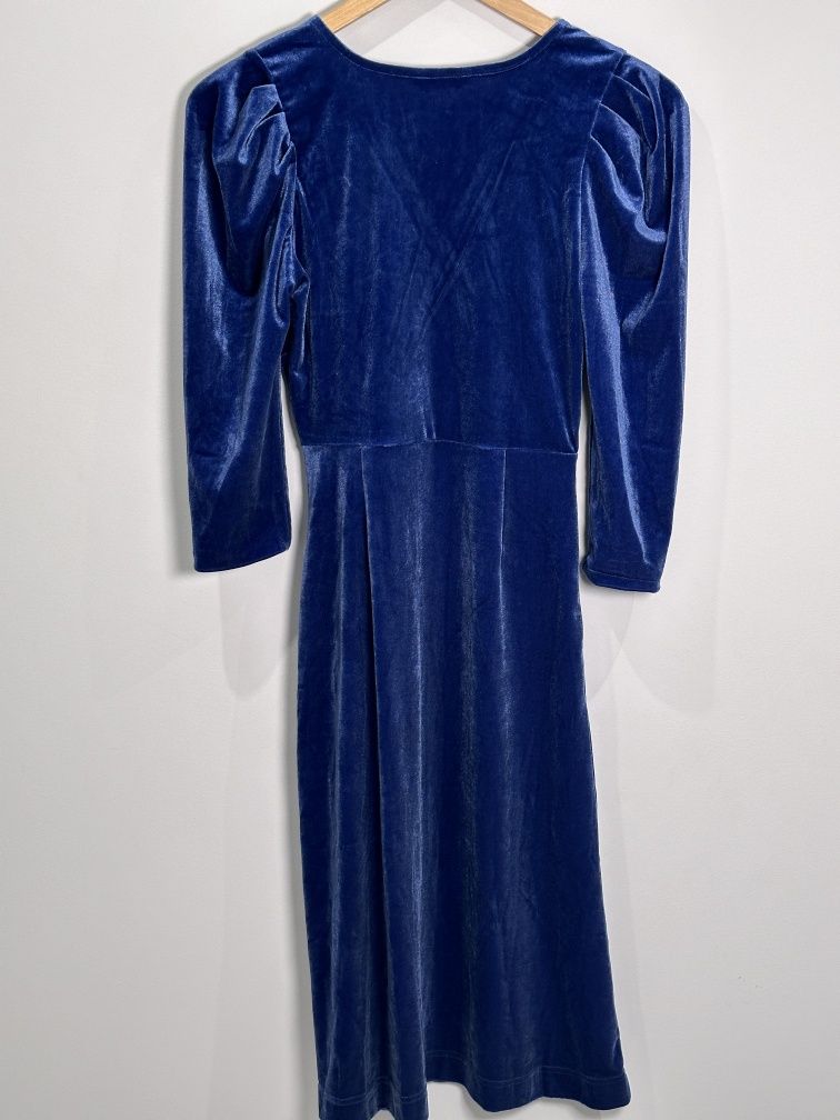 Welurowa niebieska sukienka XS