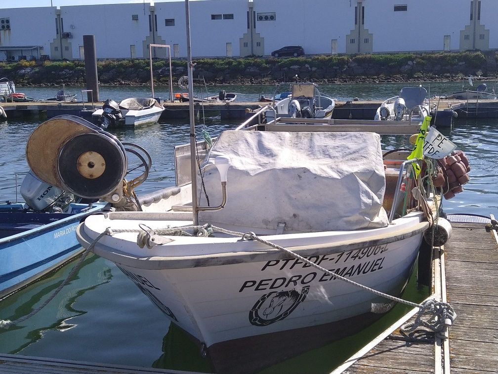 Barco de pesca Fibramar 680 com 2 motores Yamaha 50 HP