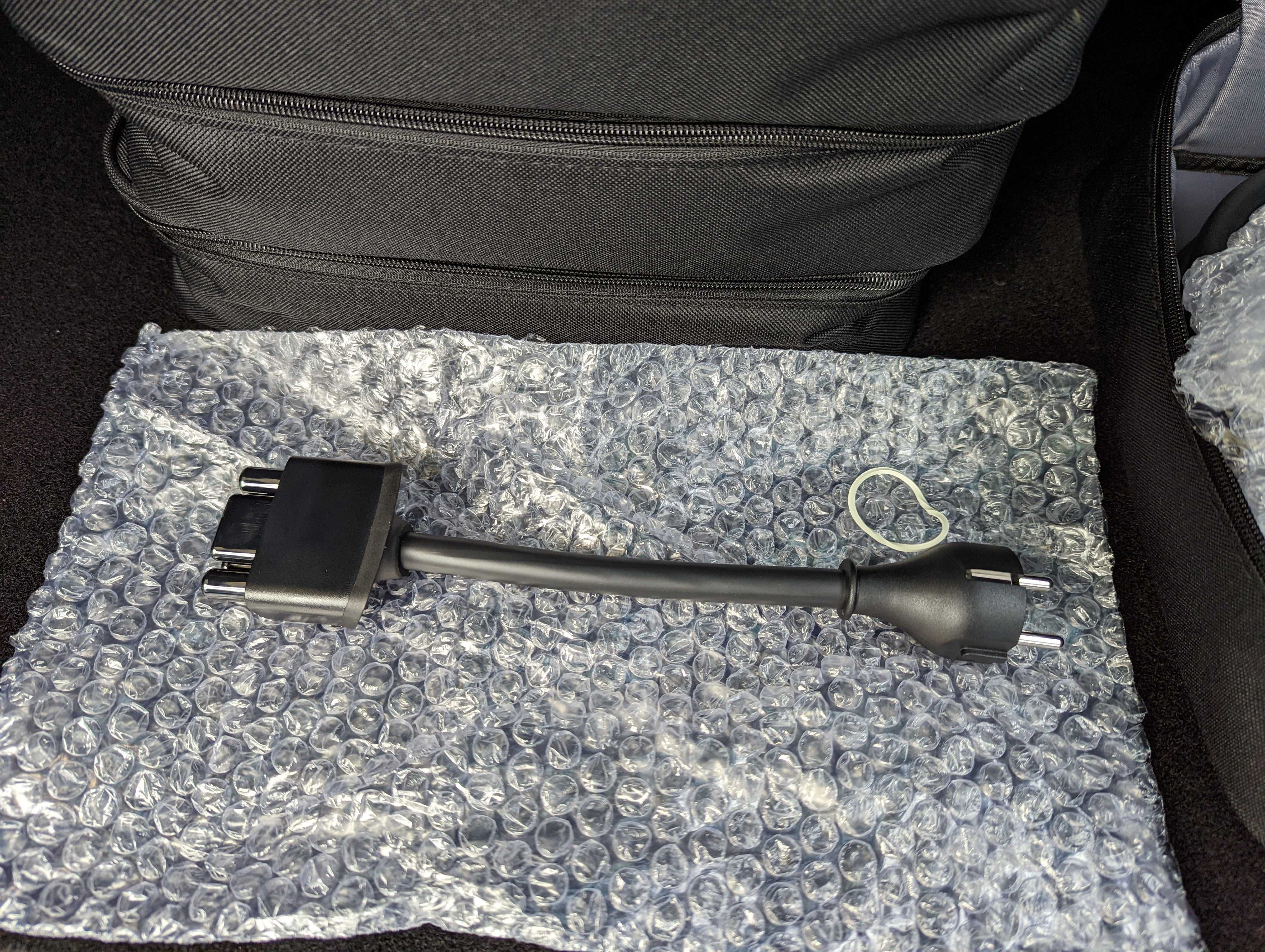 Tesla UMC - Adaptador schuko 13A