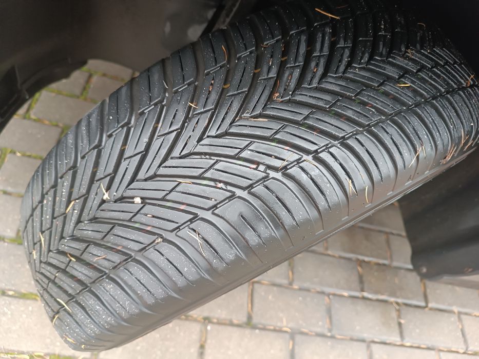 Opony całoroczne Toyo Celsius 205/55 R16 stan bardzo dobry, komplet