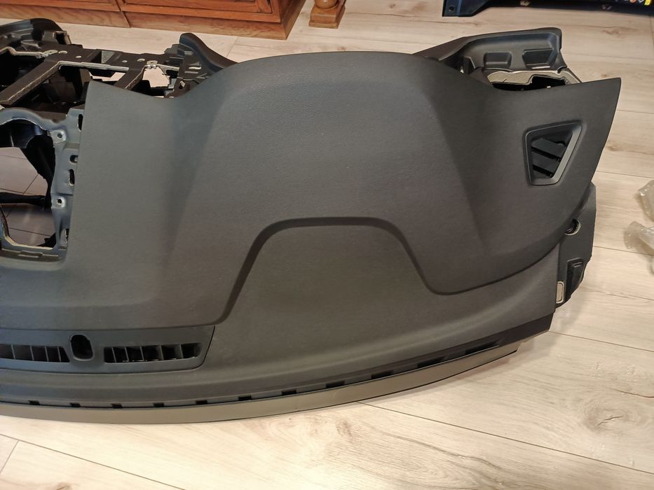 Deska rozdzielcza kokpit Volvo XC 60 II po wystrzale 2025rok