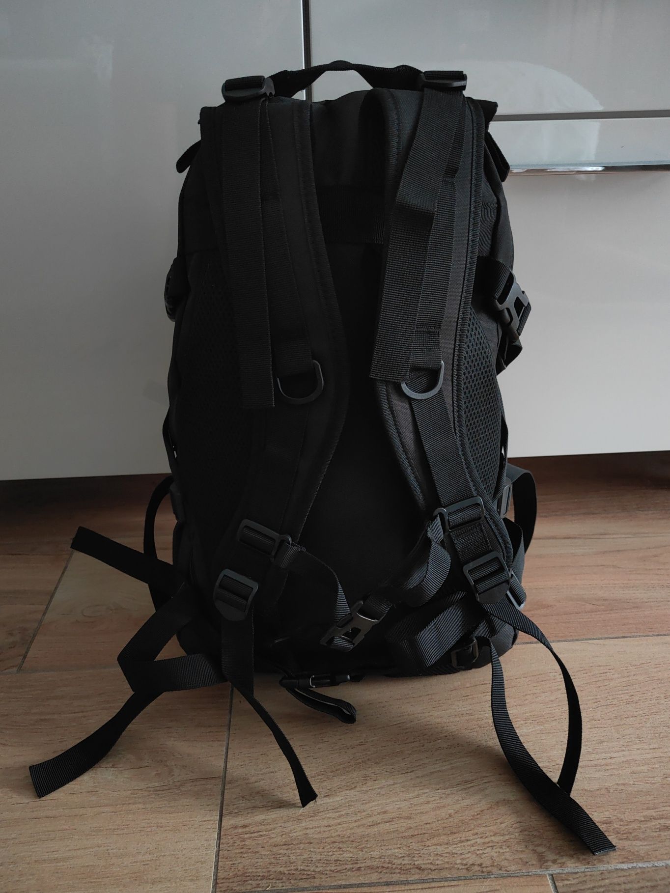 NOWY Pojemny Plecak Turystyczny Trekkingowy Mocny Czarny Survival