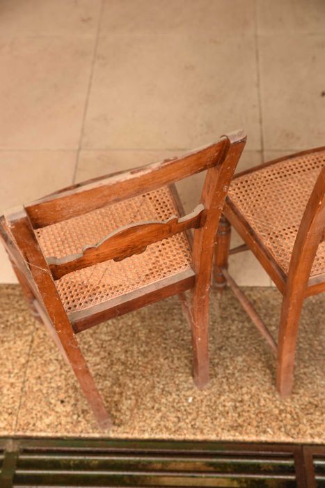 Cadeiras de palhinha antigas em madeira