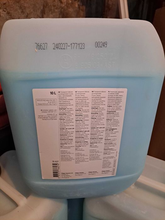 Grunt flùgger pod farbe