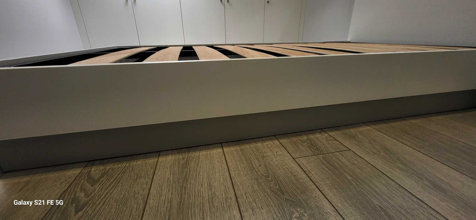 Cama de corpo e meio, lacada branco