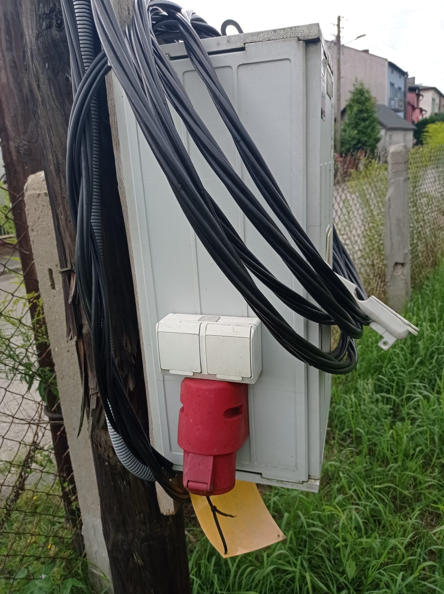Słup elektryczny budowa domu